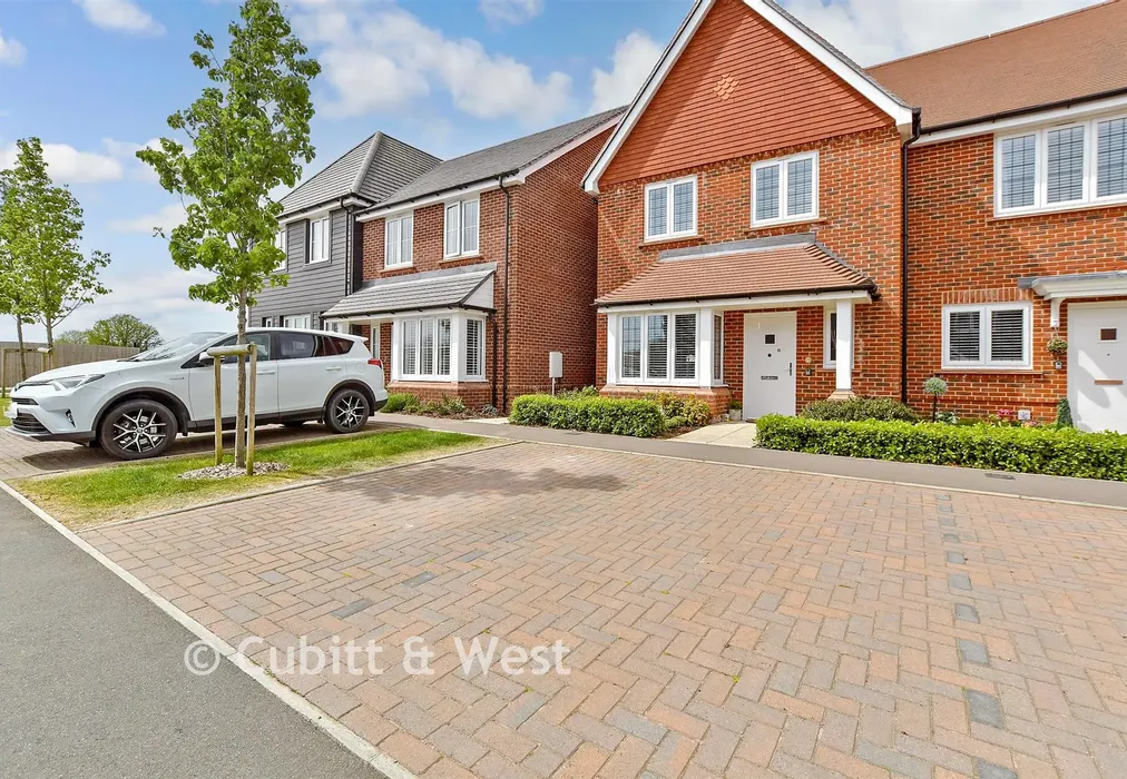Driveway/Parking - Rush Gardens, Southwater, Horsham, West Sussex - Wards of Kent