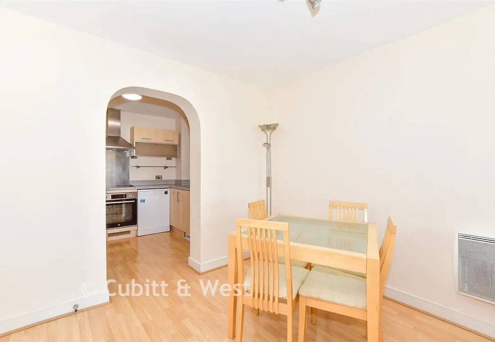 Internal Lifestyle Photograph - Gisors Road, Southsea, Hampshire - Wards of Kent