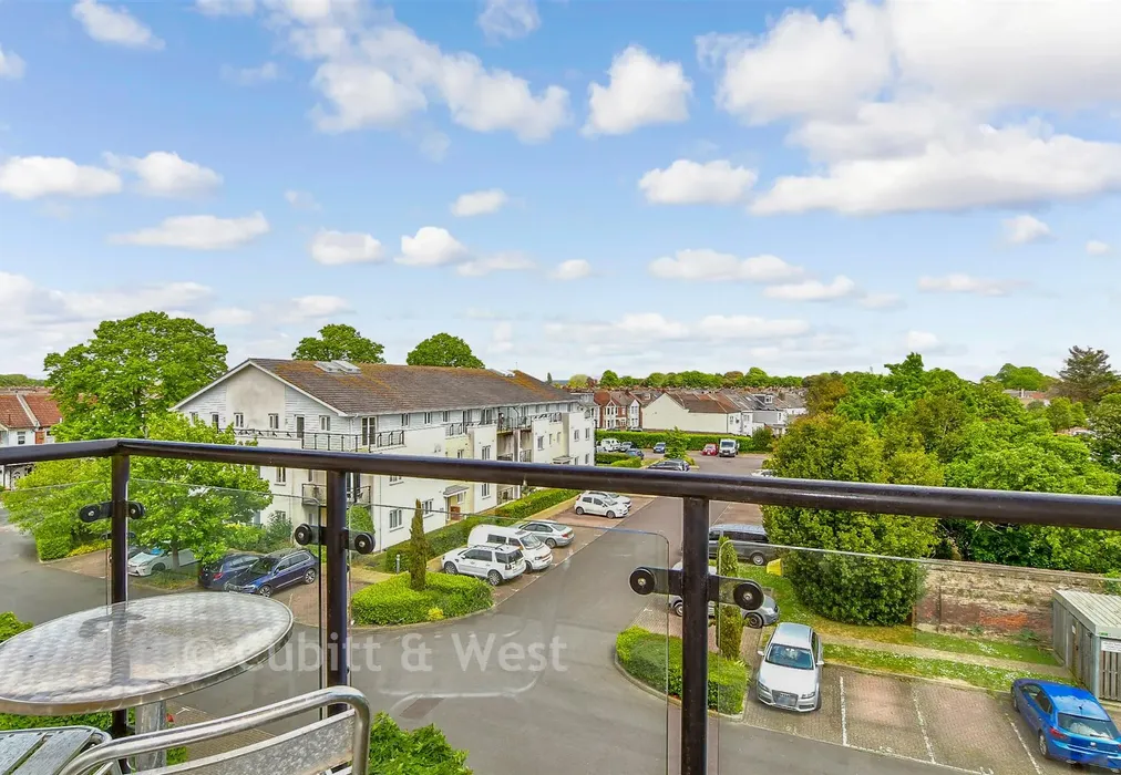 Balcony / Terrace - Gisors Road, Southsea, Hampshire - Wards of Kent