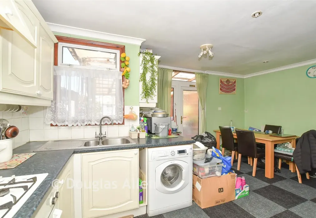Kitchen/Breakfast Room - Overton Road, Leyton - Wards of Kent