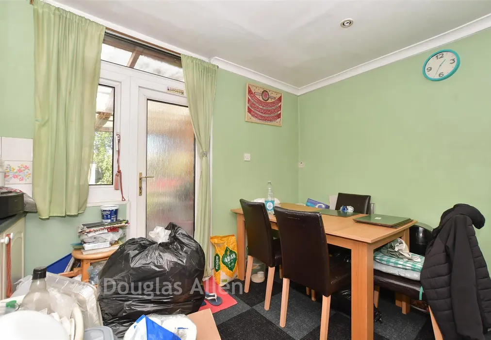 Kitchen/Breakfast Room - Overton Road, Leyton - Wards of Kent
