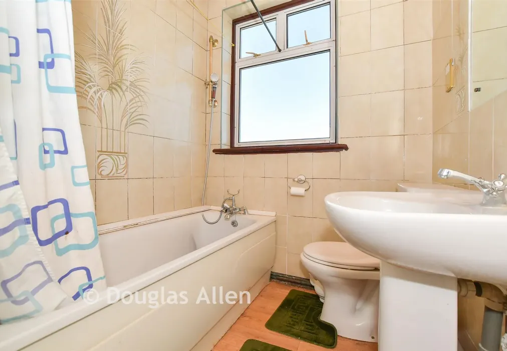 Bathroom - Overton Road, Leyton - Wards of Kent