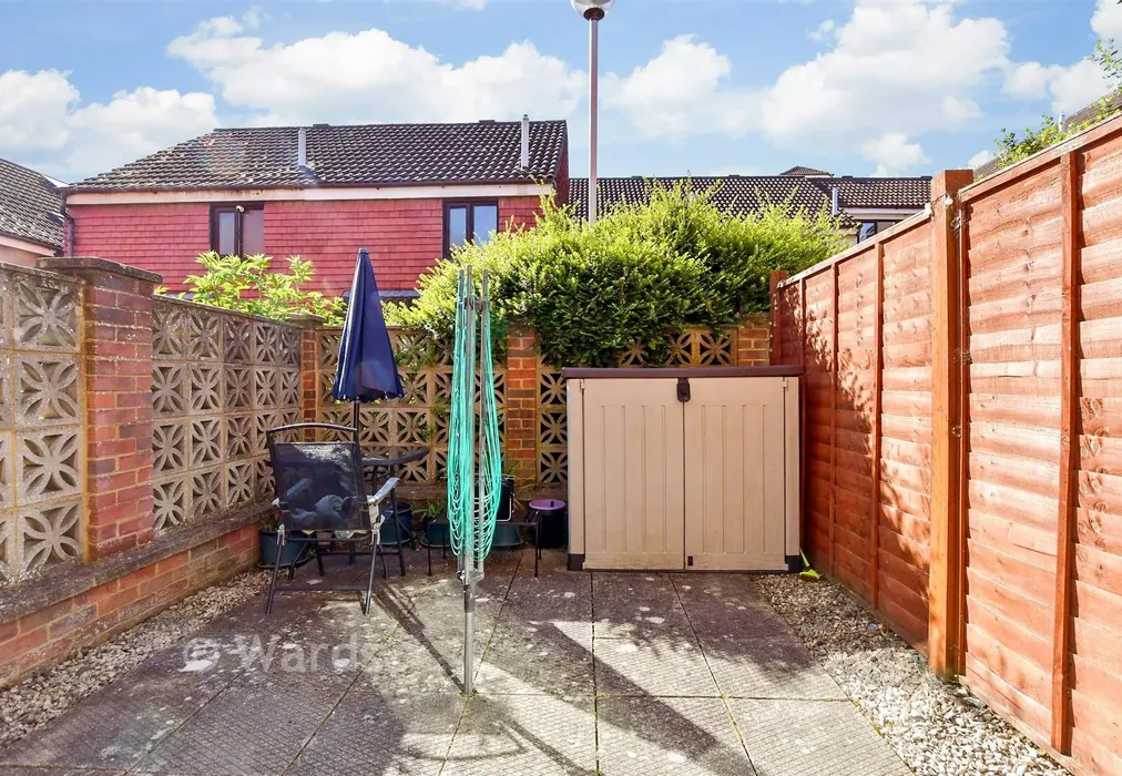 Rear Garden - Peacock Mews, Springvale, Maidstone, Kent - Wards of Kent