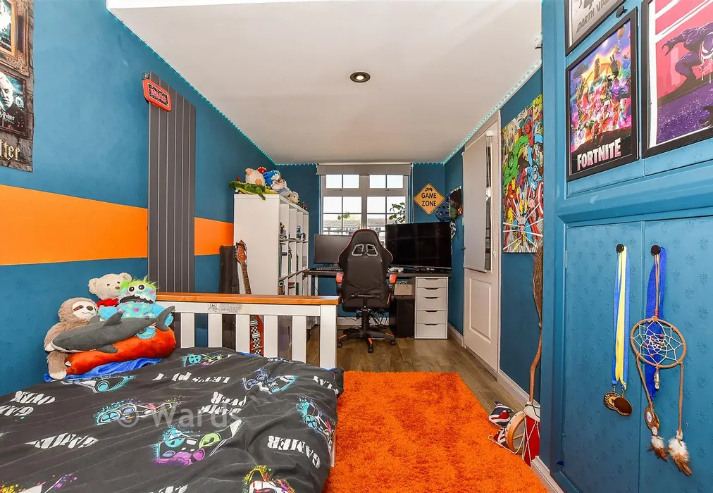 Bedroom 1 - Knaves Acre, Headcorn, Kent - Wards of Kent