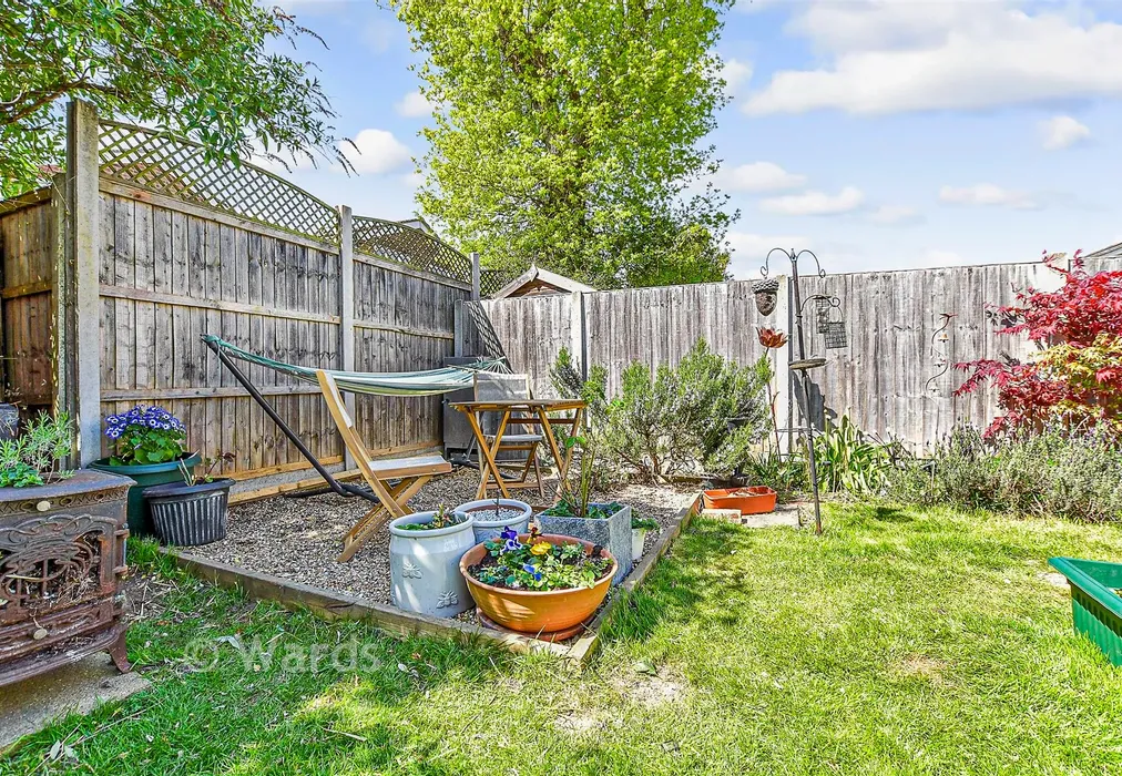 Rear Garden - Knaves Acre, Headcorn, Kent - Wards of Kent