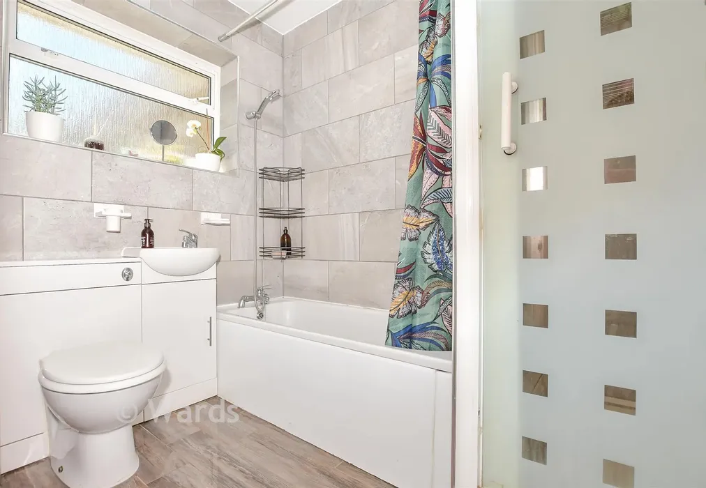 Bathroom - Hever Avenue, West Kingsdown, Sevenoaks, Kent - Wards of Kent