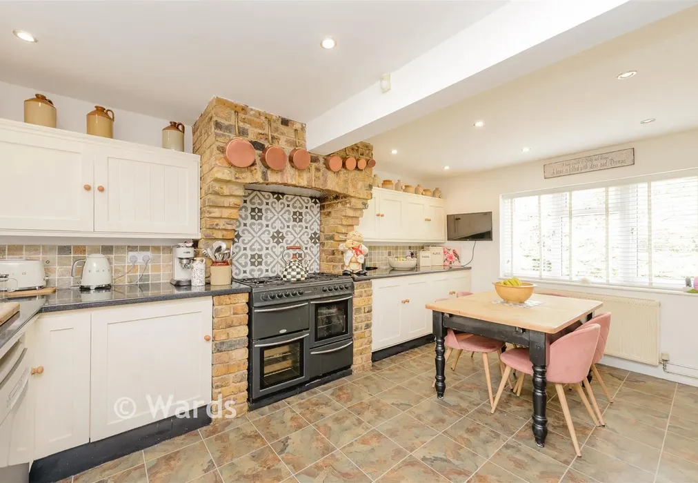 Kitchen - London Road, Farningham, Kent - Wards of Kent