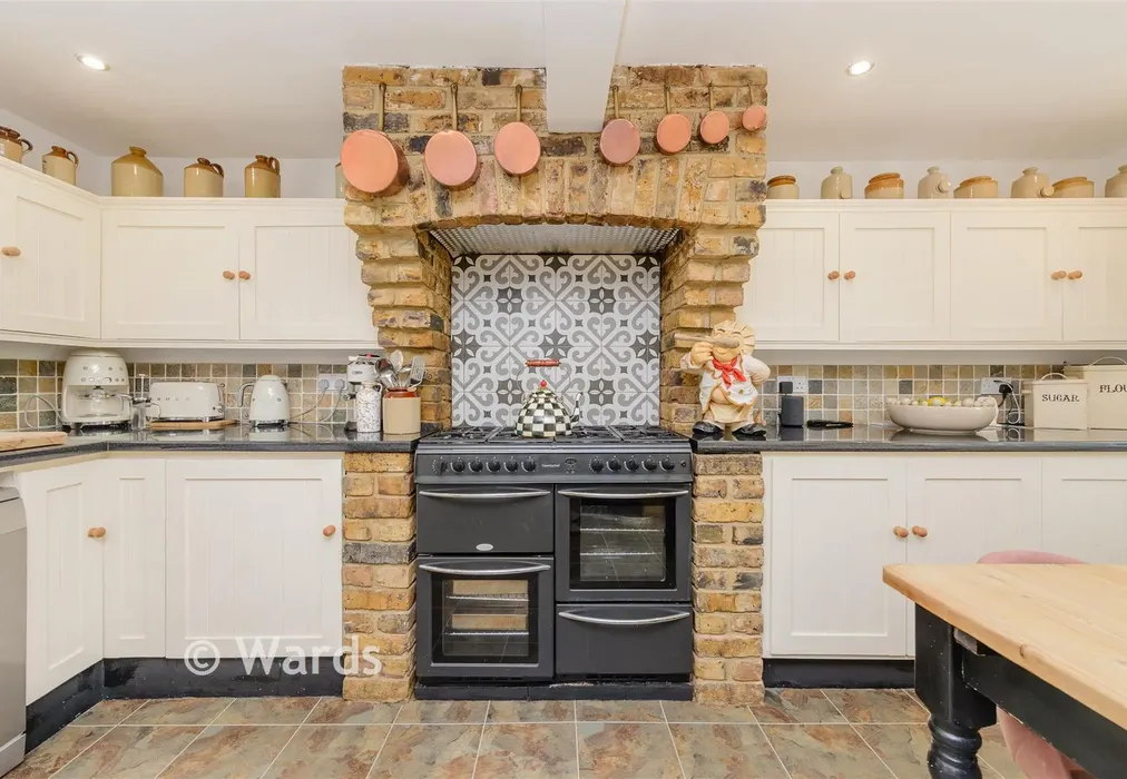 Internal Feature - London Road, Farningham, Kent - Wards of Kent