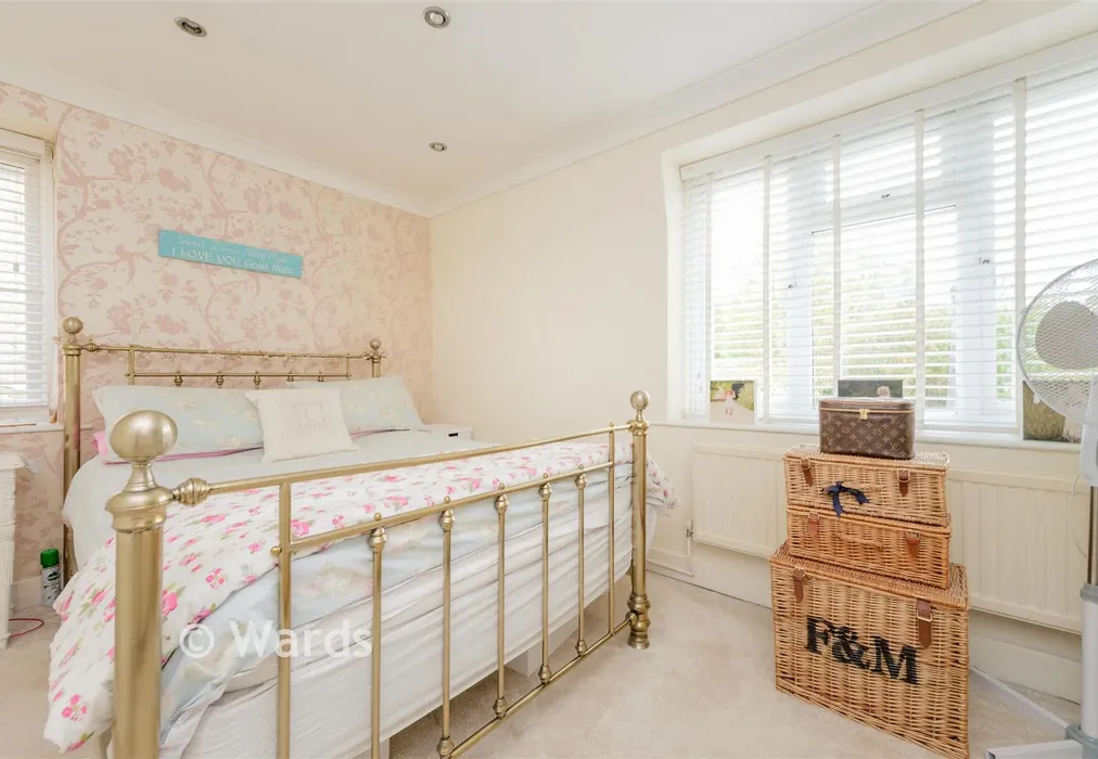 Bedroom 1 - London Road, Farningham, Kent - Wards of Kent