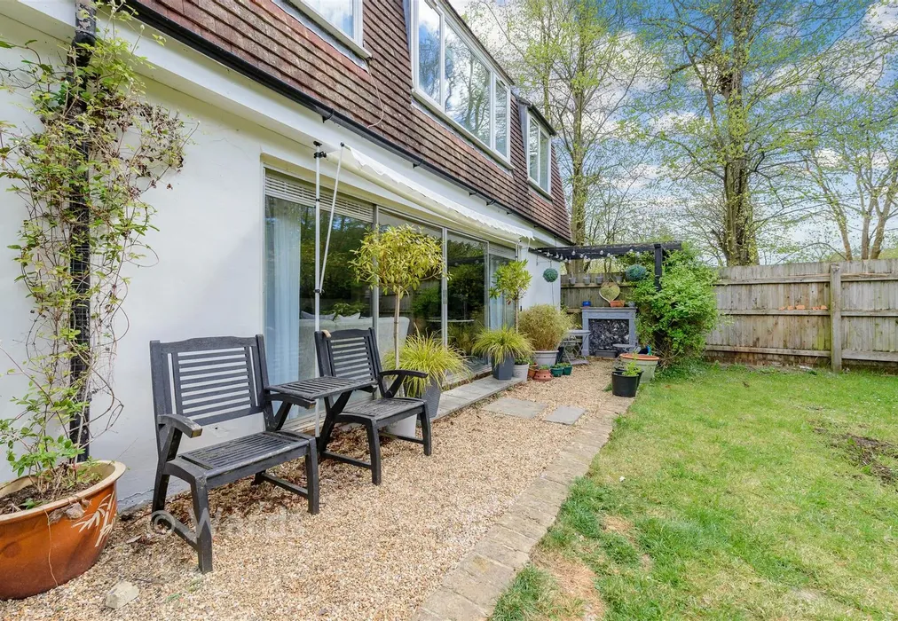 External Feature - London Road, Farningham, Kent - Wards of Kent
