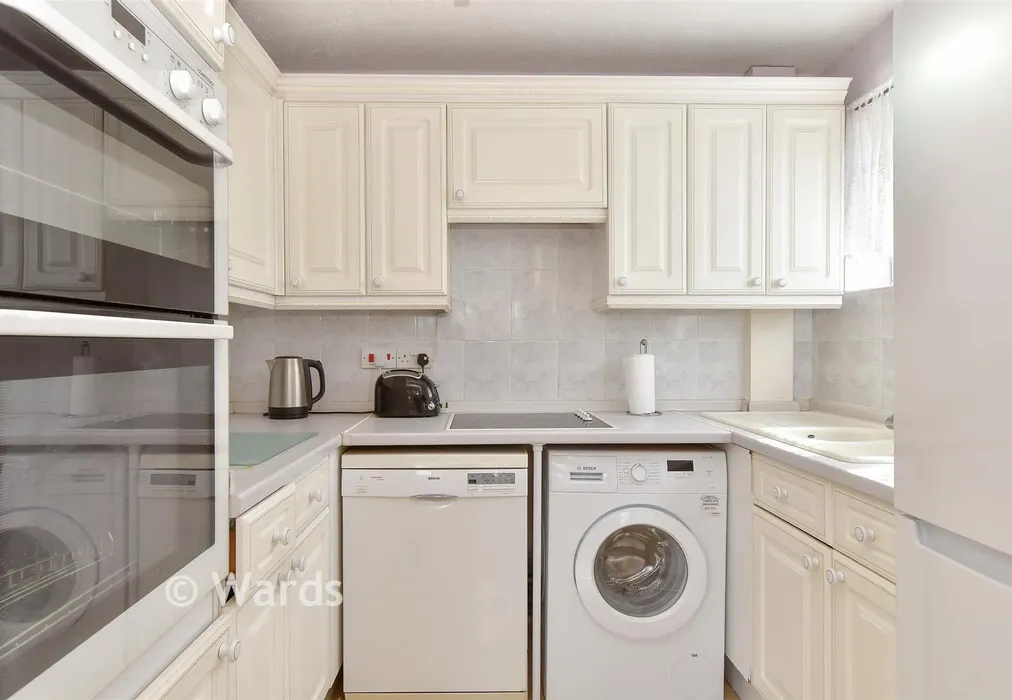 Kitchen - Crockenhall Way, Istead Rise, Gravesend, Kent - Wards of Kent