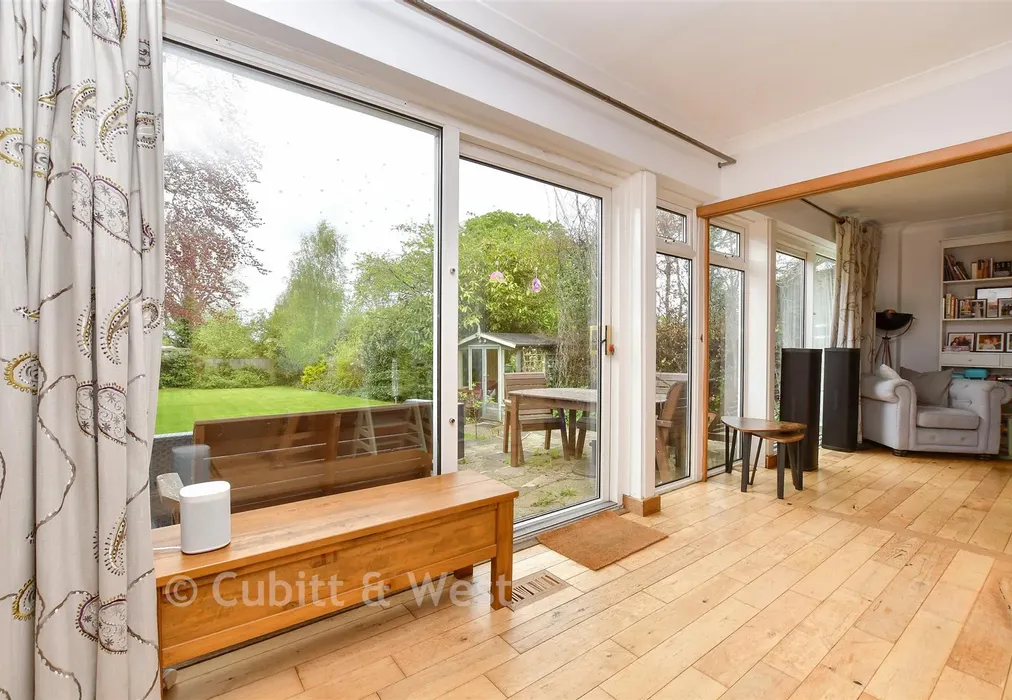 Internal Feature - Waterfield Drive, Warlingham, Surrey - Wards of Kent