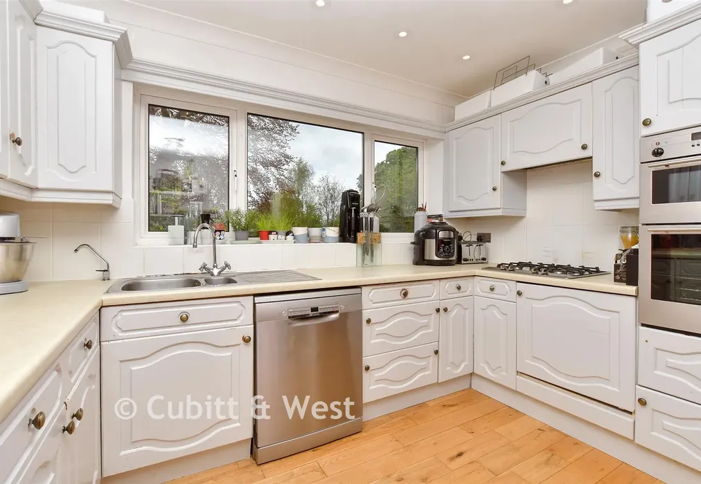Kitchen - Waterfield Drive, Warlingham, Surrey - Wards of Kent