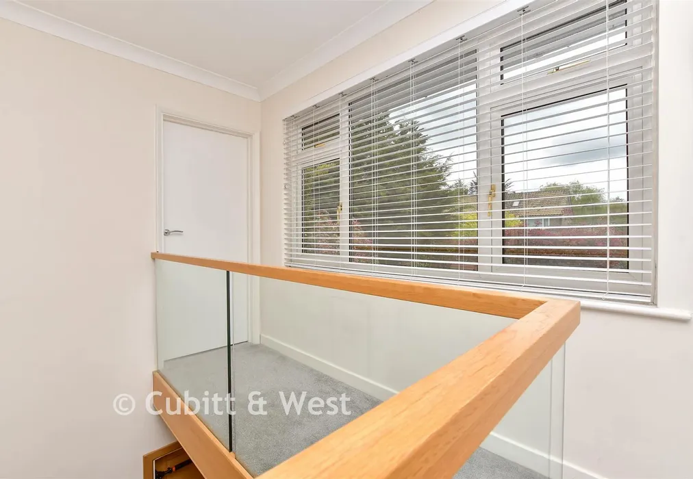 Landing - Waterfield Drive, Warlingham, Surrey - Wards of Kent