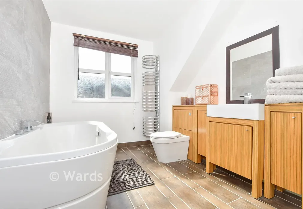 Bathroom - Heath Road, Langley, Maidstone, Kent - Wards of Kent