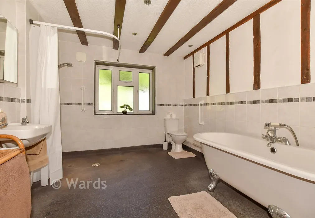 Bathroom - Marley Lane, Kingston, Canterbury, Kent - Wards of Kent