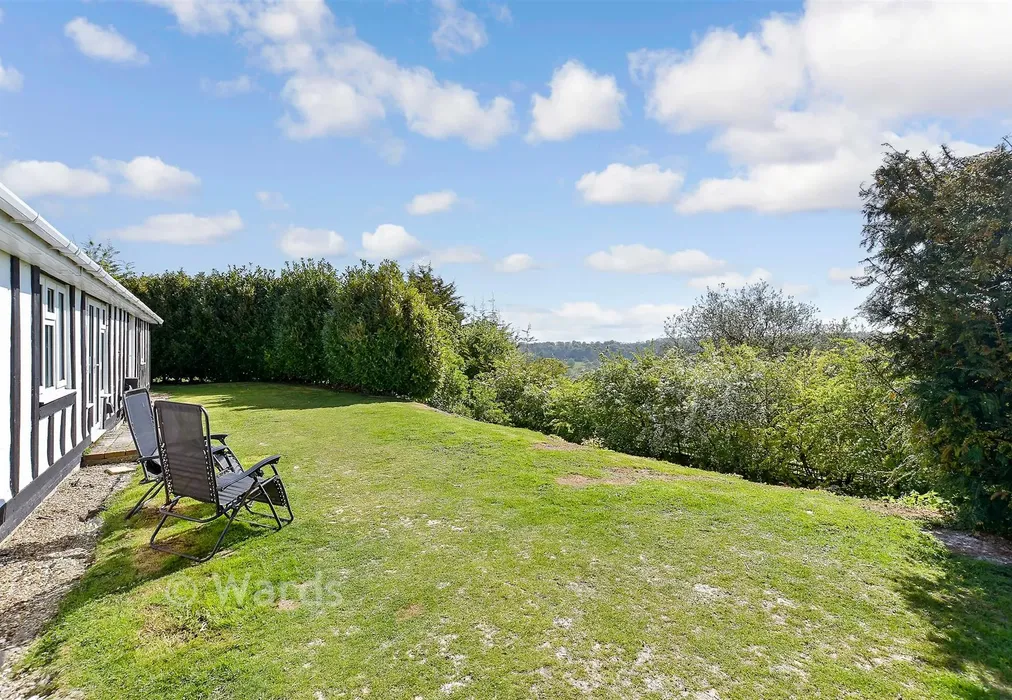 Side Garden - Marley Lane, Kingston, Canterbury, Kent - Wards of Kent