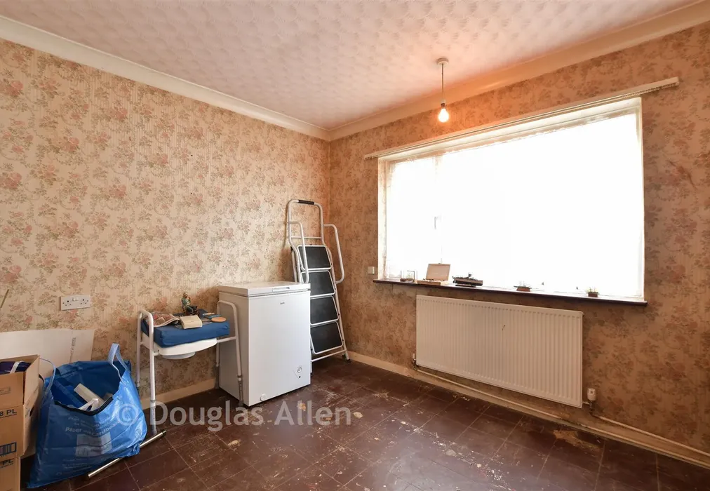 Bedroom 2 - Railway Approach, Basildon, Essex - Wards of Kent
