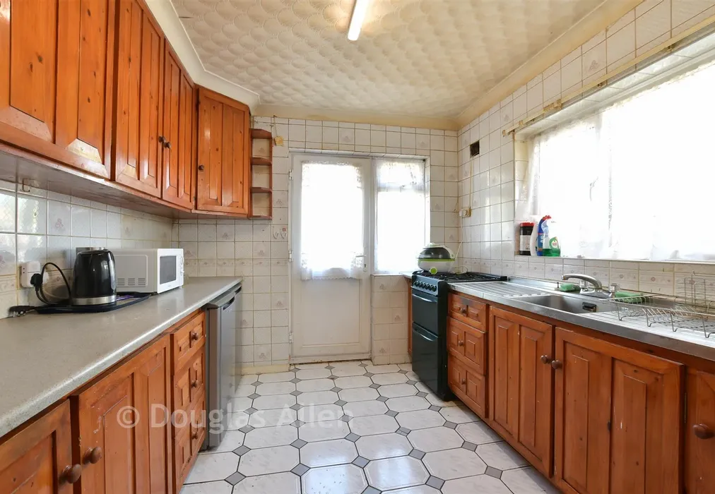 Kitchen - Railway Approach, Basildon, Essex - Wards of Kent