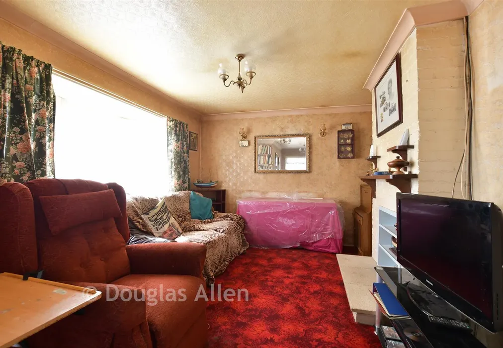 Lounge/Dining Room - Railway Approach, Basildon, Essex - Wards of Kent