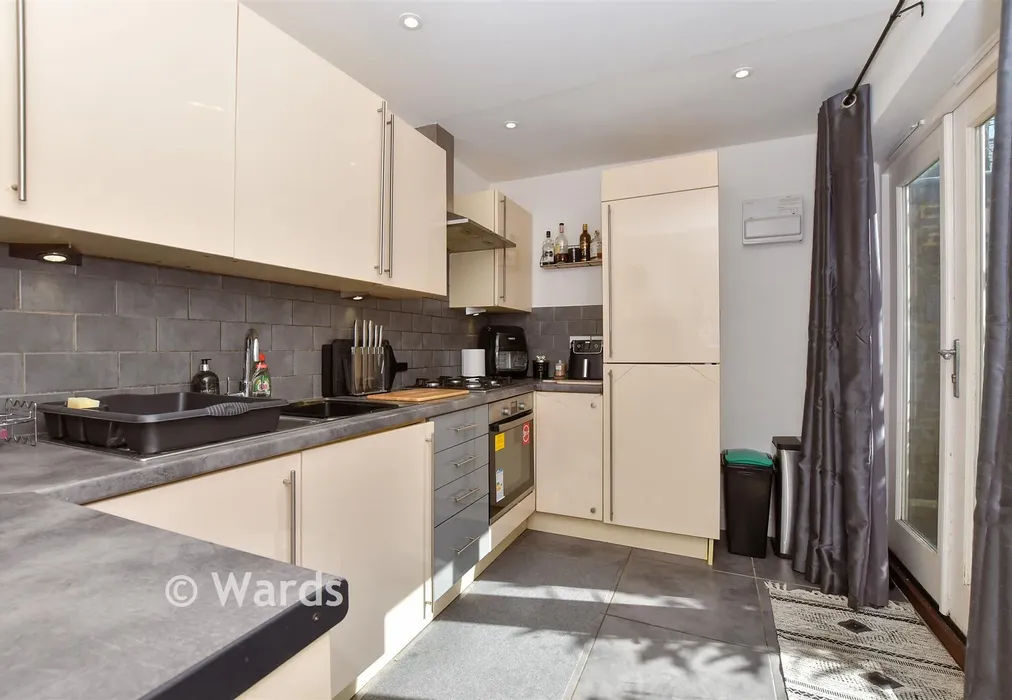Kitchen - Queens Courtyard, Dover, Kent - Wards of Kent