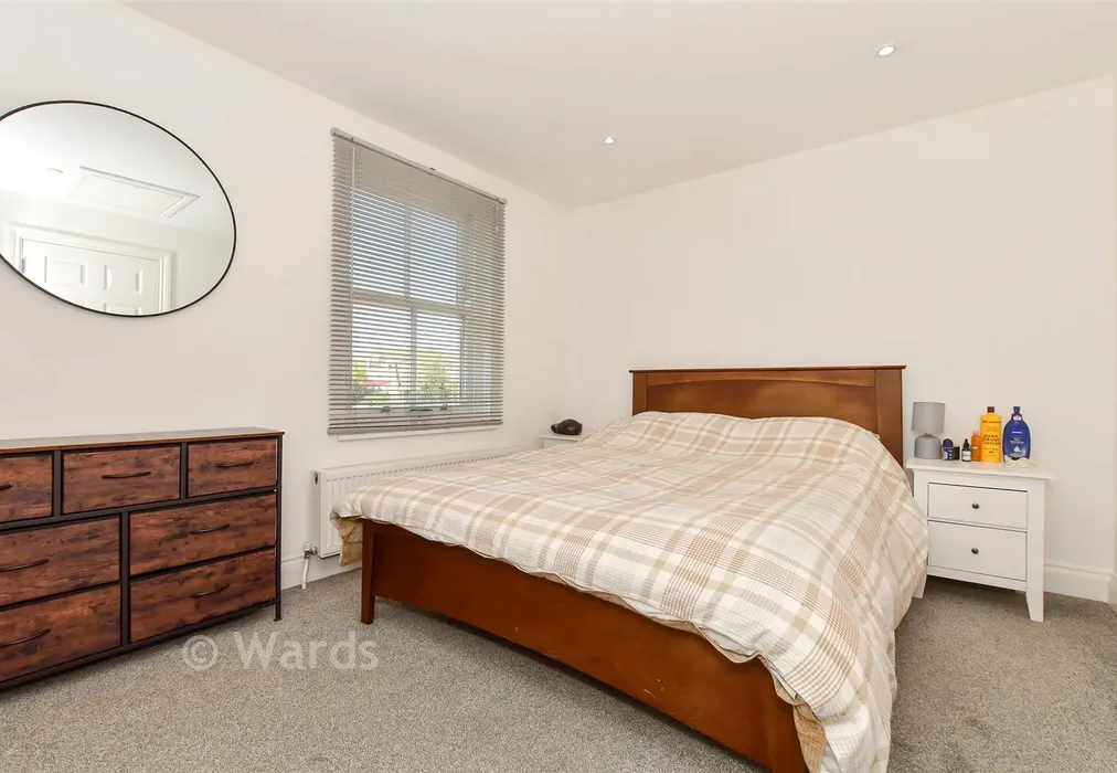 Bedroom 2 - Queens Courtyard, Dover, Kent - Wards of Kent