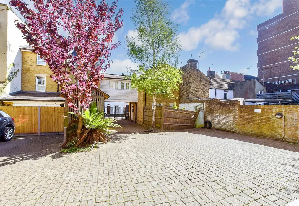 Driveway/Parking - Queens Courtyard, Dover, Kent - Wards of Kent