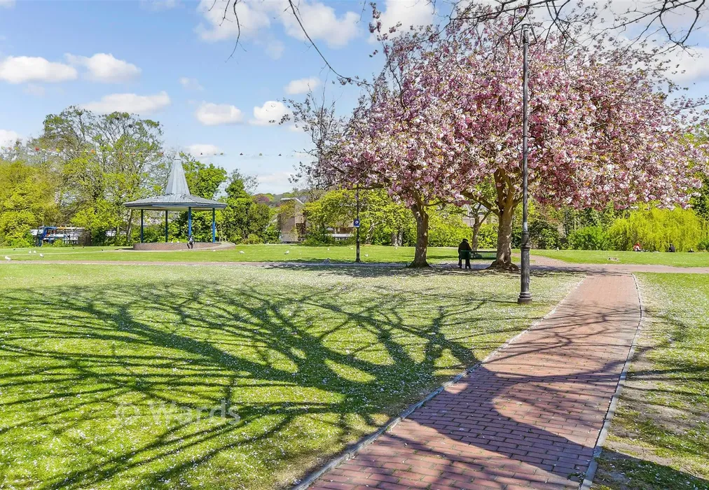 Surrounding Area - Queens Courtyard, Dover, Kent - Wards of Kent