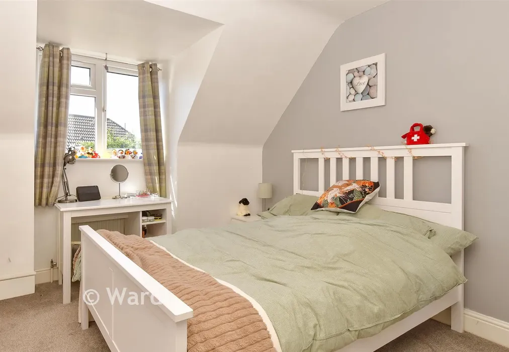 Bedroom 1 - Turners Court, West Kingsdown, Sevenoaks, Kent - Wards of Kent