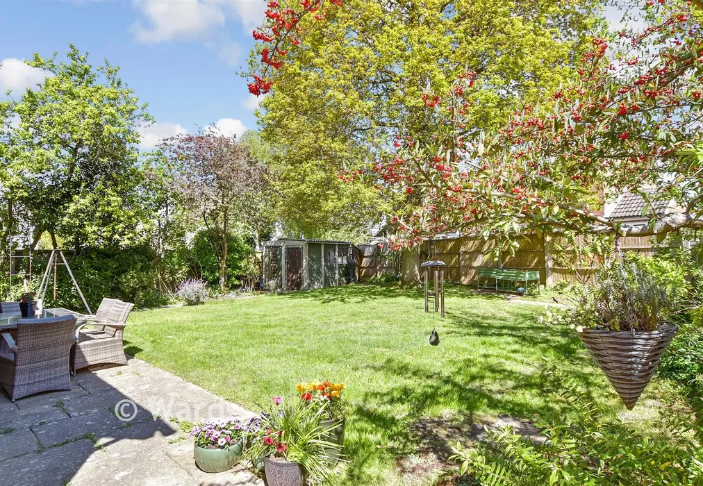 Rear Garden - Turners Court, West Kingsdown, Sevenoaks, Kent - Wards of Kent
