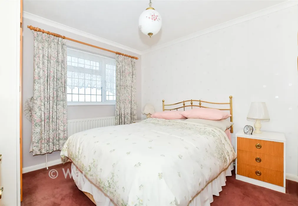 Bedroom 1 - The Ferns, Larkfield, Aylesford, Kent - Wards of Kent