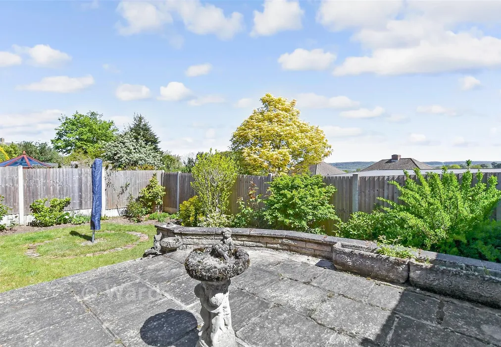 Rear Garden - The Ferns, Larkfield, Aylesford, Kent - Wards of Kent