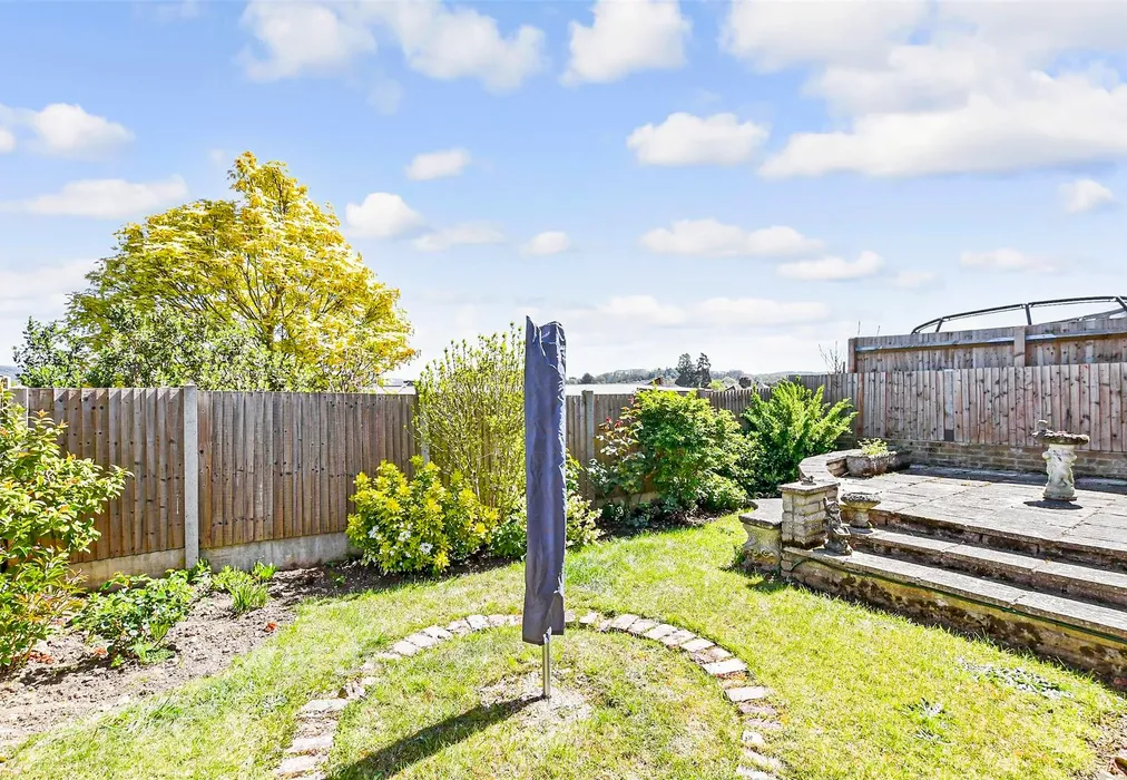 Rear Garden - The Ferns, Larkfield, Aylesford, Kent - Wards of Kent