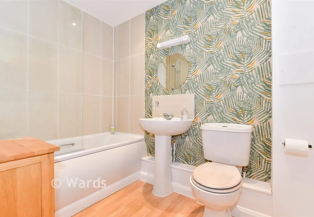 Bathroom - Stafford Gardens, Maidstone, Kent - Wards of Kent