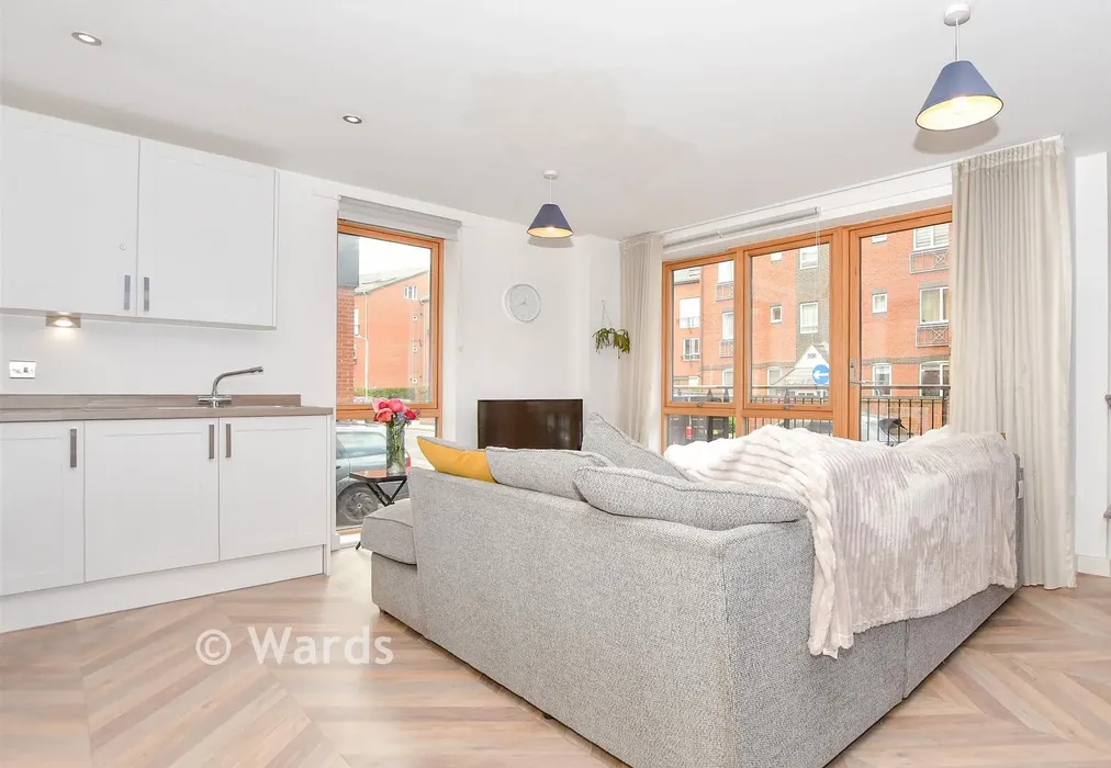 Lounge/ Kitchen - Avebury Avenue, Tonbridge, Kent - Wards of Kent