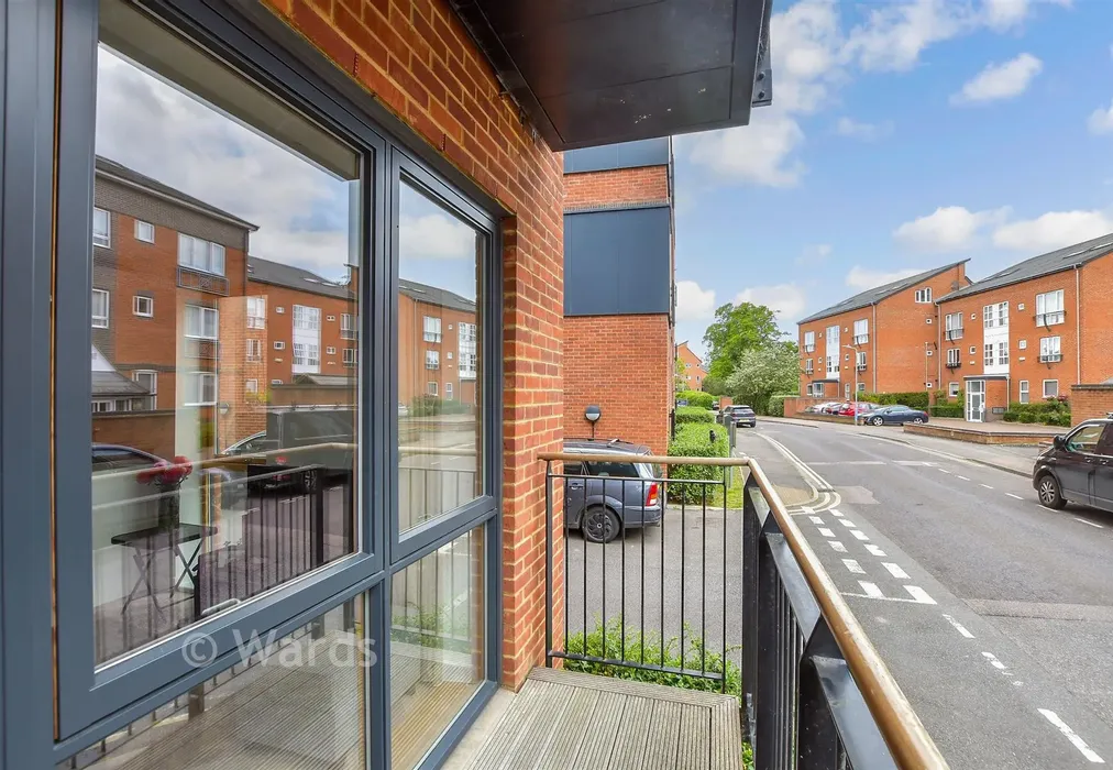 Balcony / Terrace - Avebury Avenue, Tonbridge, Kent - Wards of Kent