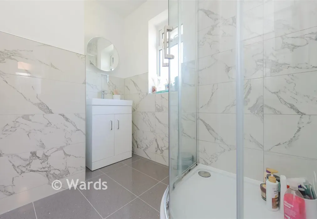 Bathroom - Bexley Road, Erith, Kent - Wards of Kent