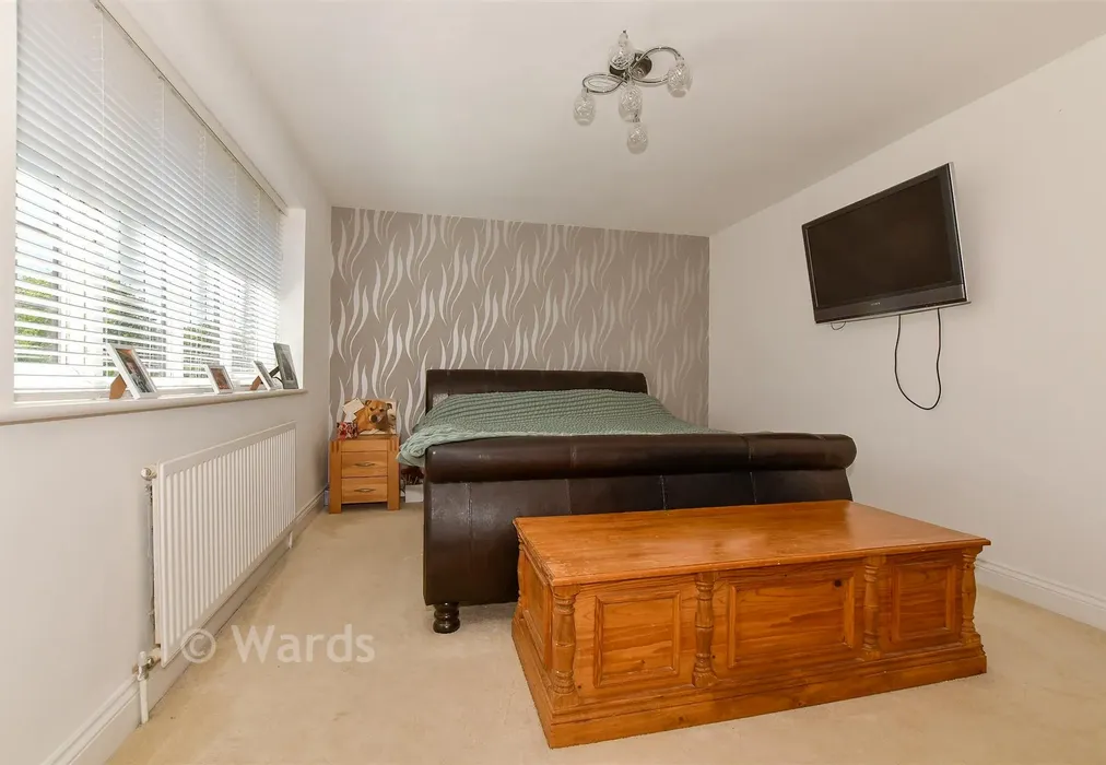 Bedroom 1 - Bridleway Gardens, Broadstairs, Kent - Wards of Kent