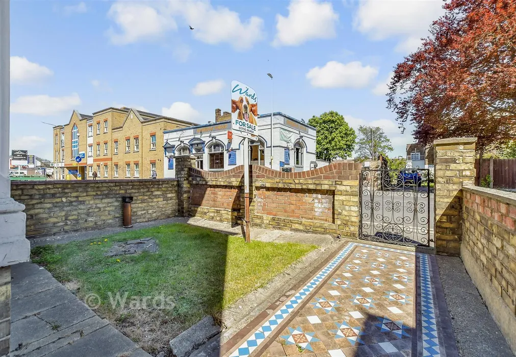 Front Garden - High Street, Sheerness, Kent - Wards of Kent