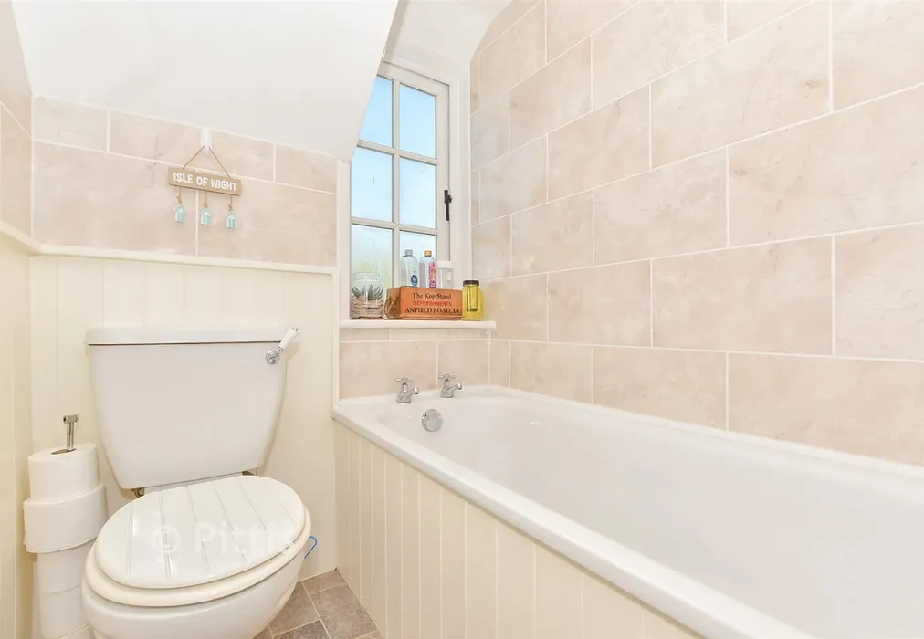 Bathroom - St. John's Road, Sandown, Isle of Wight - Wards of Kent