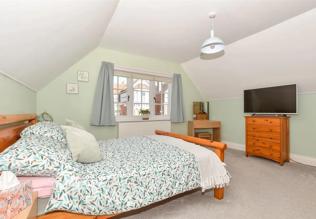 Bedroom 1 - St. John's Road, Sandown, Isle of Wight - Wards of Kent