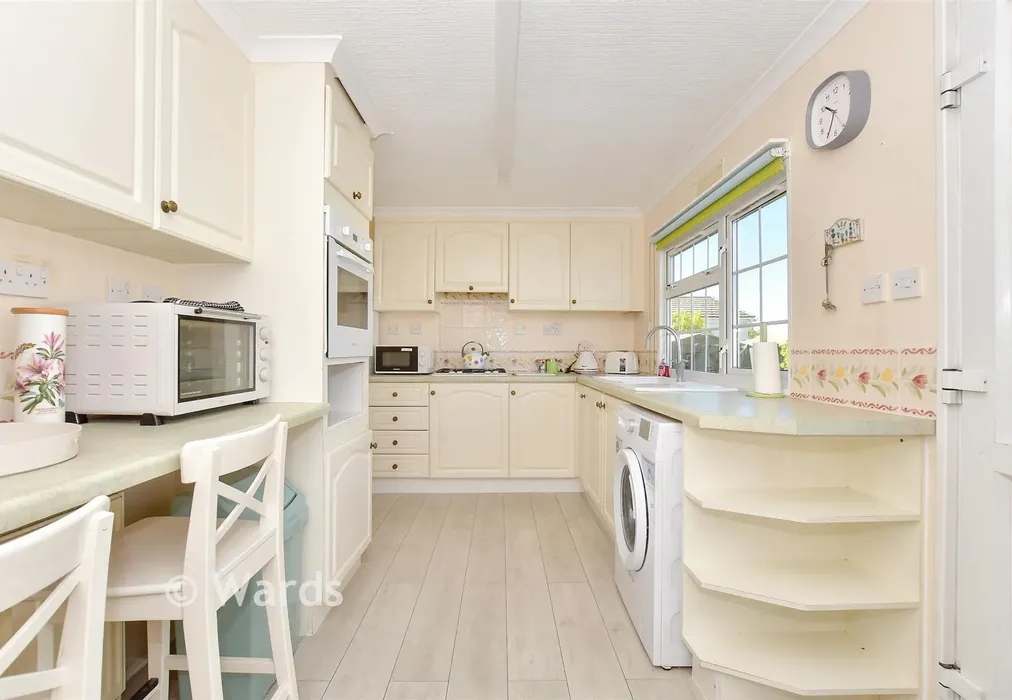 Kitchen - Golf Road, Deal, Kent - Wards of Kent