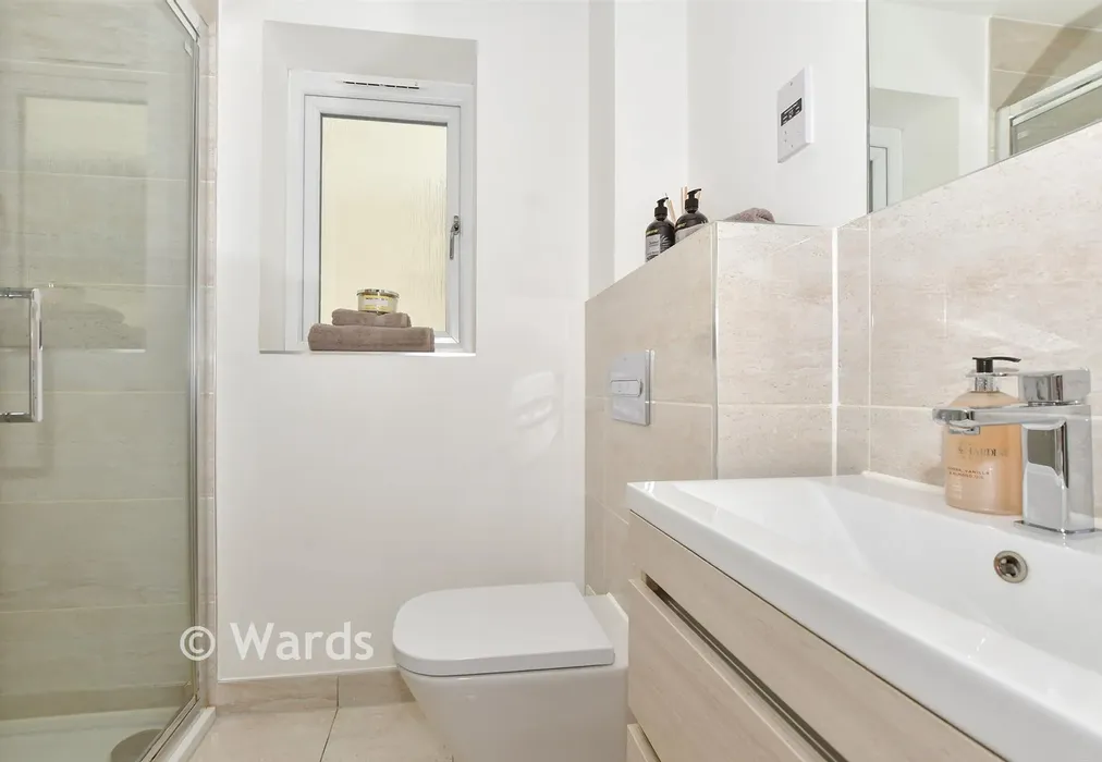 Bathroom - Kings Way, Folkestone, Kent - Wards of Kent