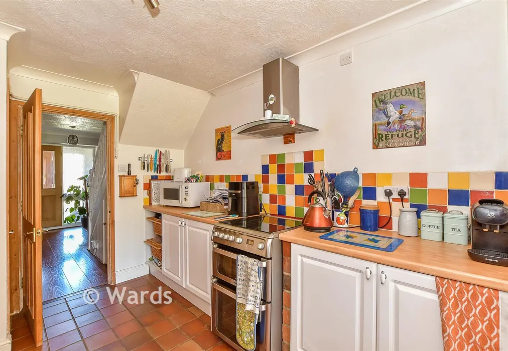 Kitchen - Warrington Road, Paddock Wood, Tonbridge, Kent - Wards of Kent