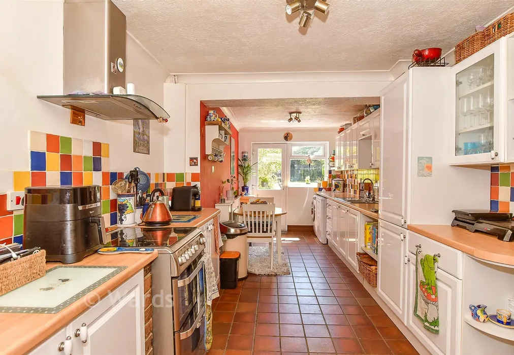 Kitchen - Warrington Road, Paddock Wood, Tonbridge, Kent - Wards of Kent
