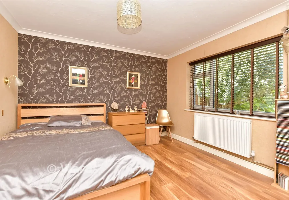 Bedroom 1 - Barton Hill Drive, Minster On Sea, Sheerness, Kent - Wards of Kent