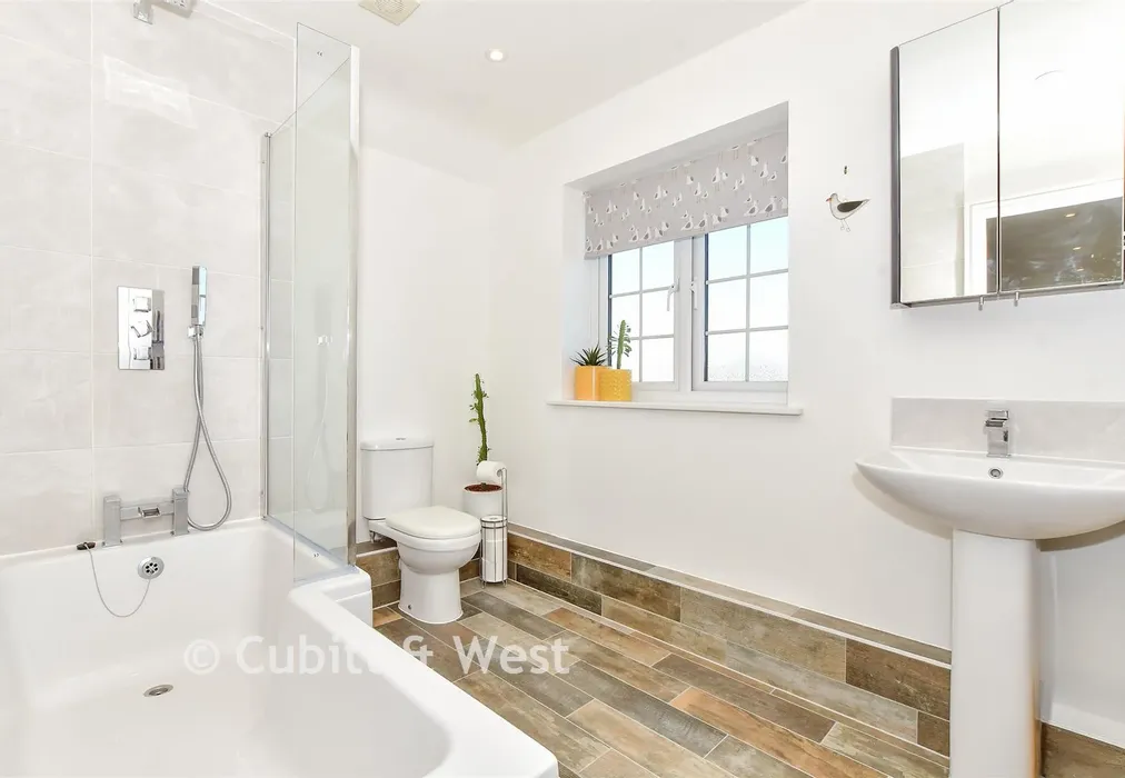 Bathroom - St. Martin's Lane, Littlehampton, West Sussex - Wards of Kent