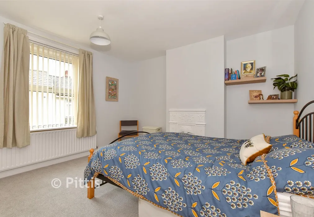 Bedroom 1 - West Street, Ventnor, Isle of Wight - Wards of Kent