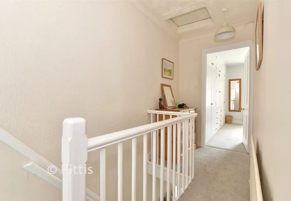 Internal Lifestyle Photograph - West Street, Ventnor, Isle of Wight - Wards of Kent