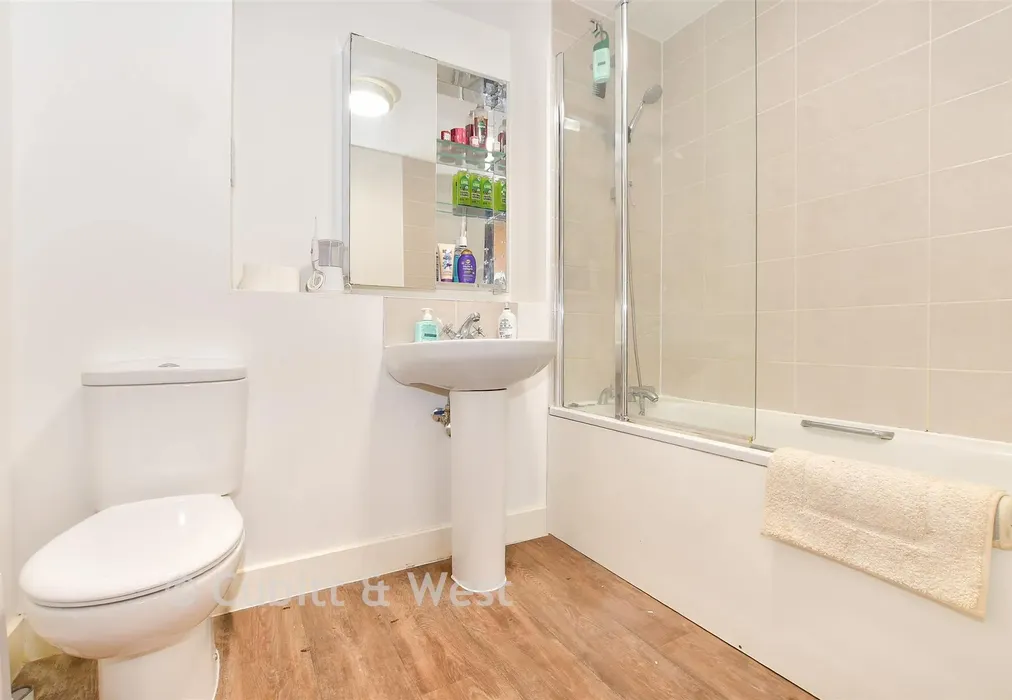 Bathroom - Hawking Drive, Cranleigh, Surrey - Wards of Kent
